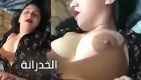 فحل جزائري راكب فوق لبوة كيرفي بيعري بزازها و ينيكها سكس جزائري ممحونة مش قادرة تستحمل زبه